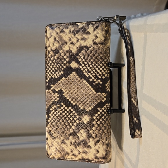 Michael Kors EUC Jet Set wallet with wrist strap, Brown and cream - Picture 2 of 12